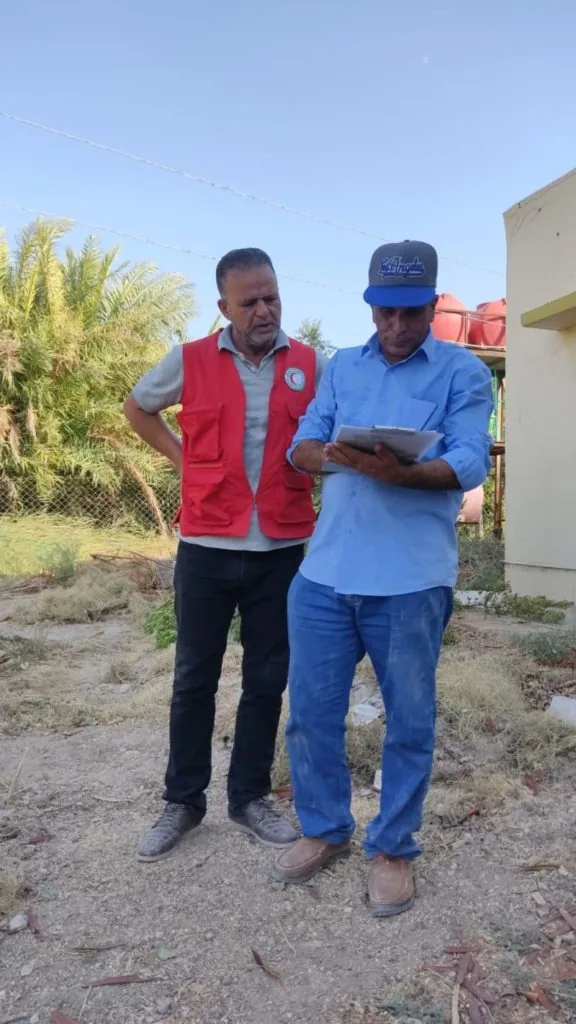 Water sampling during the hydrogeological survey with the Iraqi Red Crescent