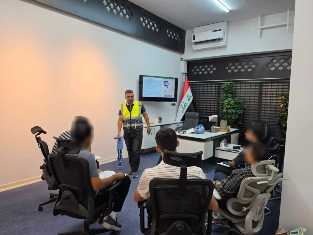 Classroom session on the RD8200G&rsquo;s locating modes, with the locator used to demonstrate
